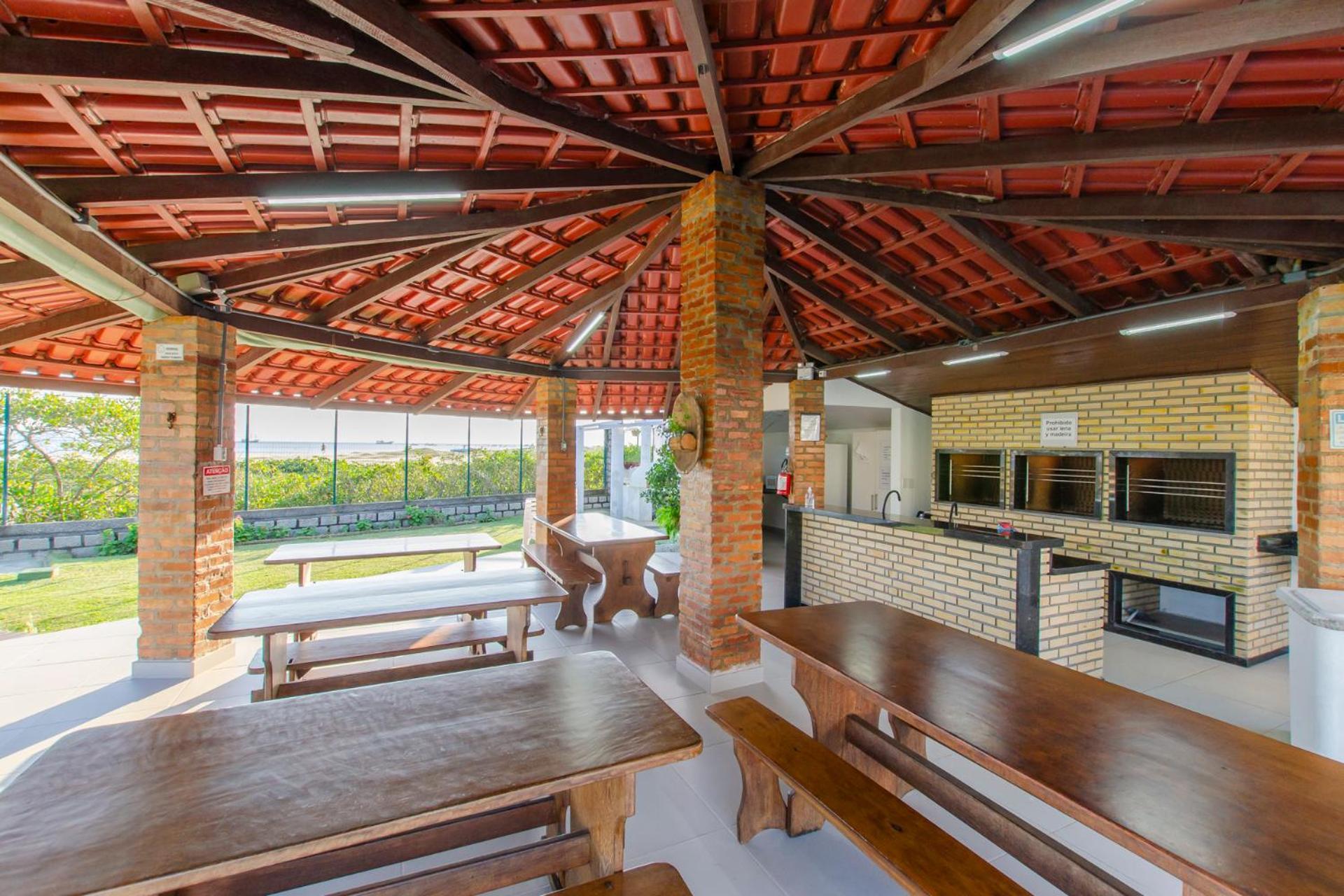 Apartamento pé na areia em condomínio com piscina N1298 Apartamento *